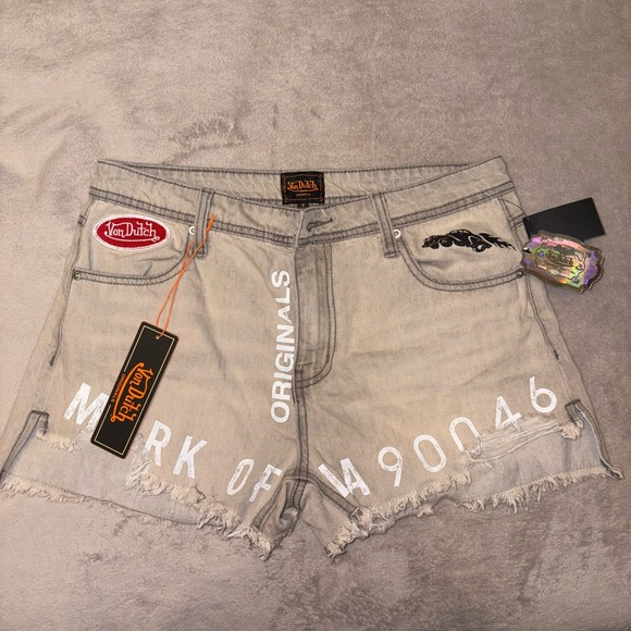 Von Dutch Beige Jean Shorts with Red Logo - Picture 3 of 3